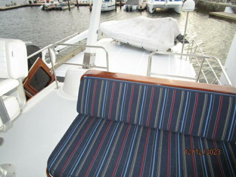 49' DeFever flybridge aft