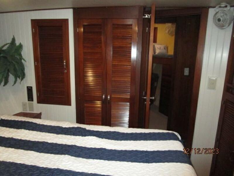 49' DeFever master stateroom forward