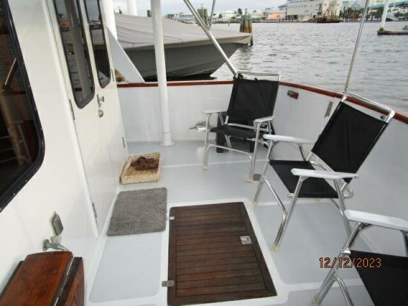 49' DeFever aftdeck starboard