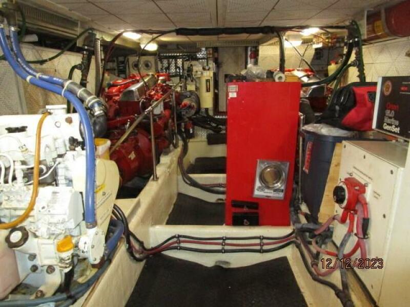 49' DeFever engine room forward
