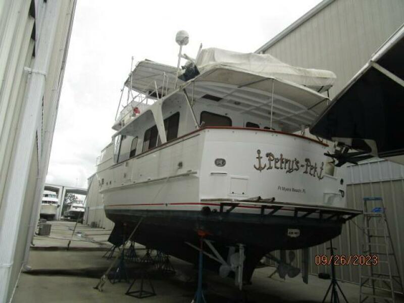 49' DeFever port aft profile