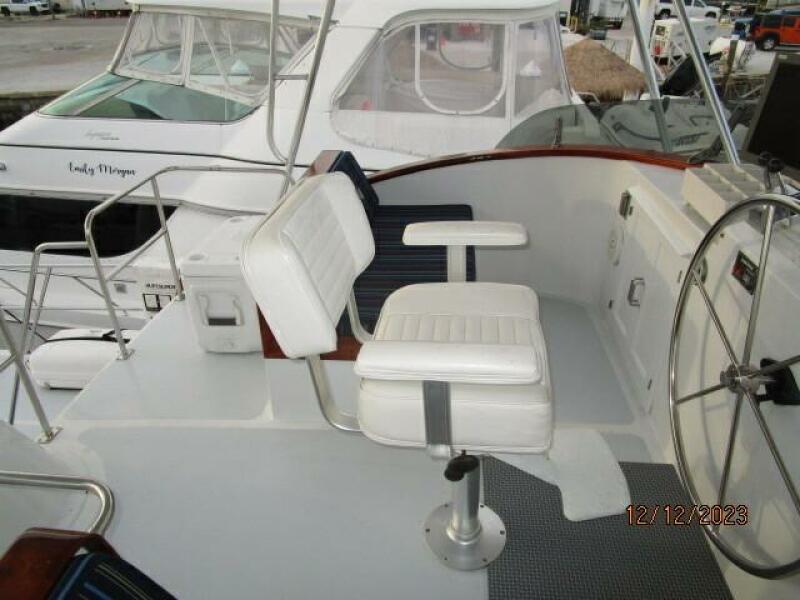 49' DeFever flybridge port