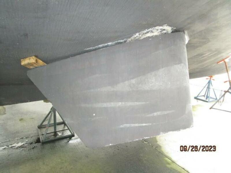 49' DeFever starboard stabilizer fin