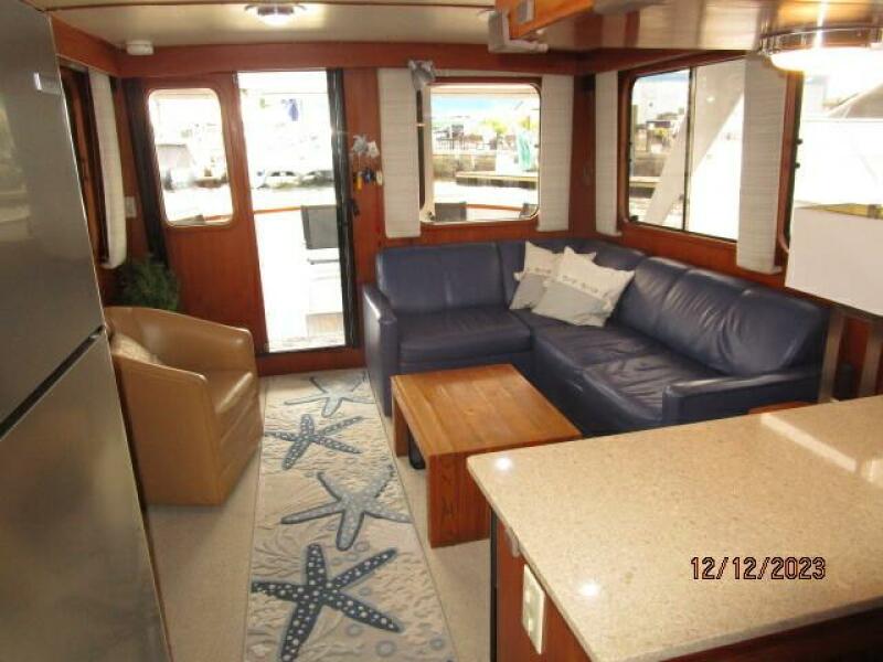 49' deFever salon aft