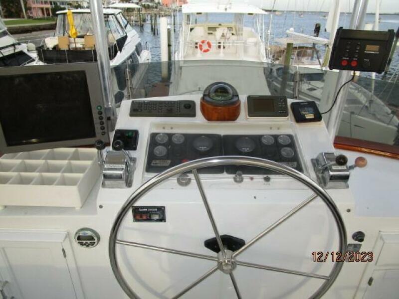 49' DeFever flybridge helm