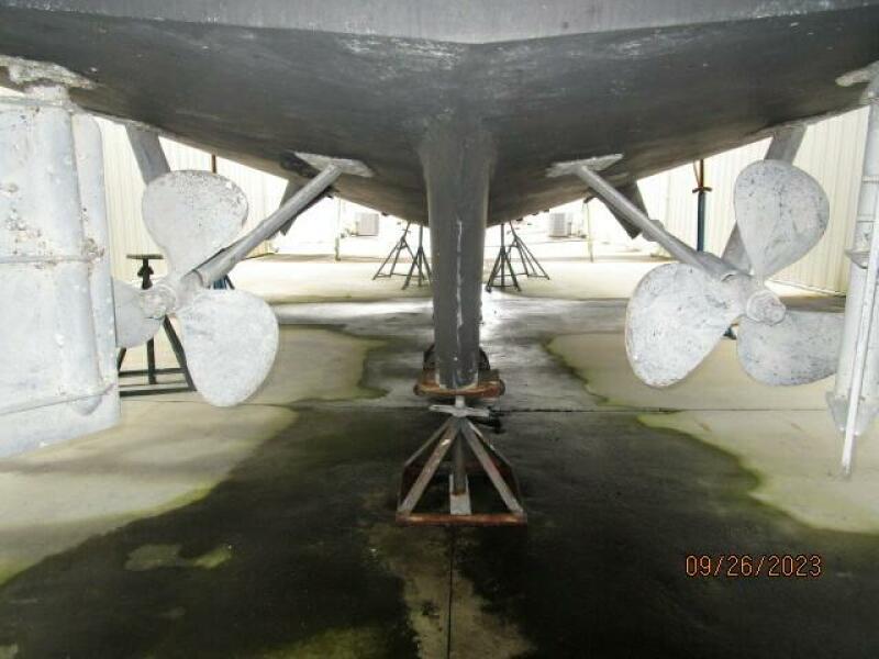 49' DeFever hull bottom aft