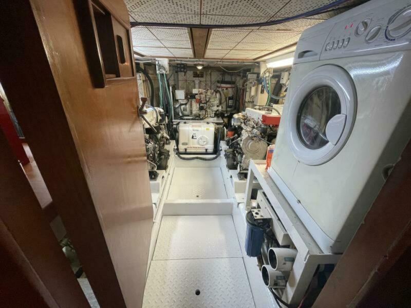 1983 DeFever Sundeck
