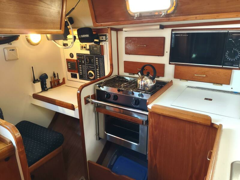 SHEET MUSIC 38ft Caliber Yacht For Sale