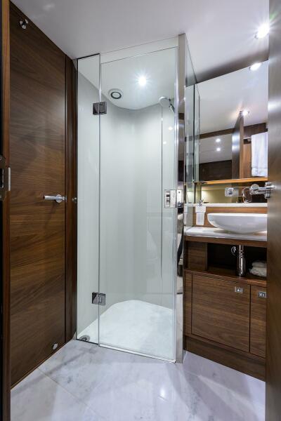 2021 Princess F70