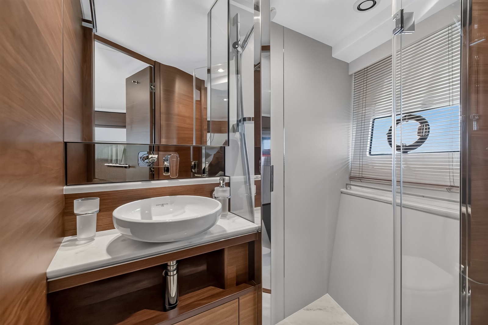 2021 Princess F70