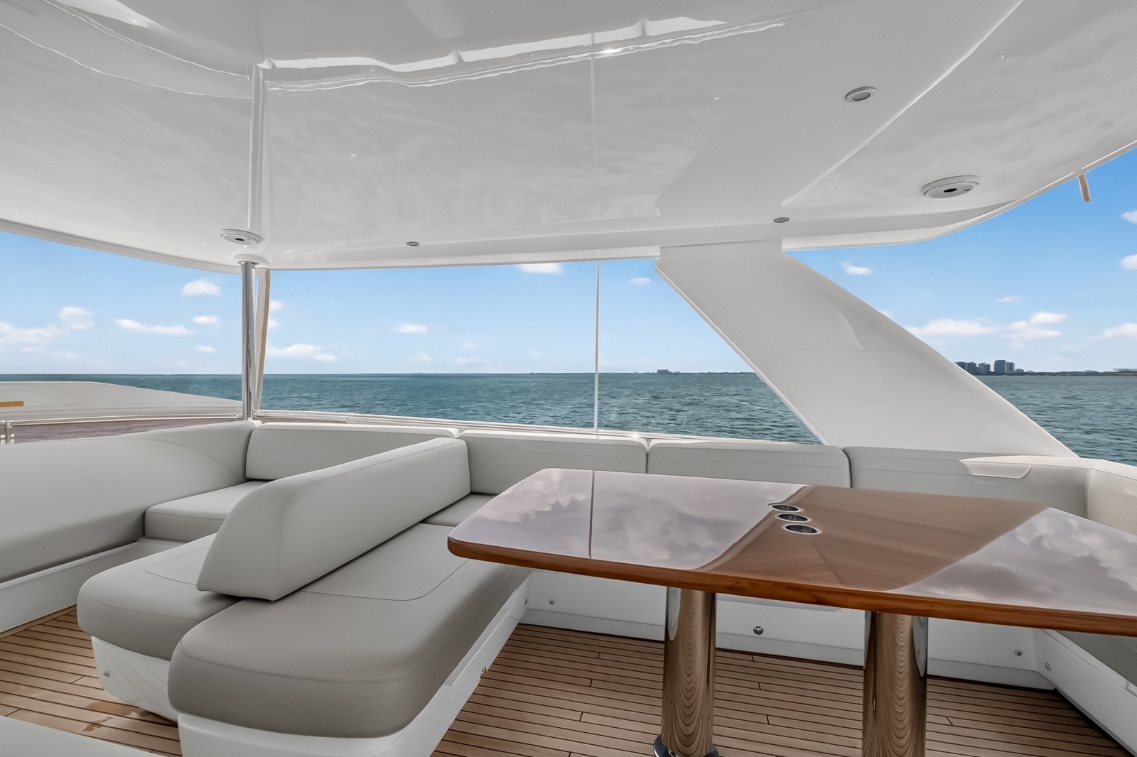 2021 Princess F70