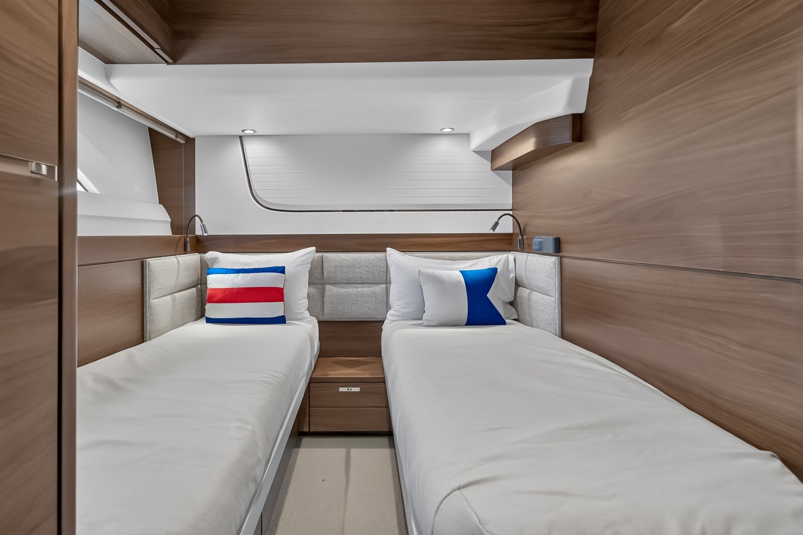 2021 Princess F70