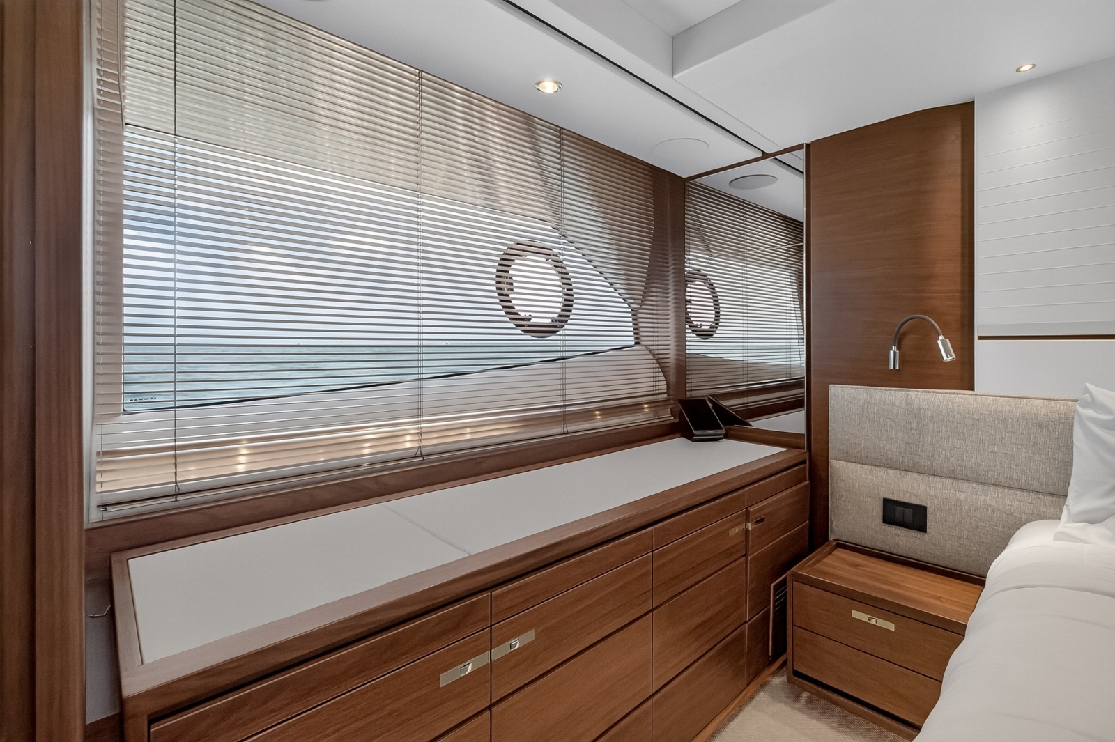 2021 Princess F70
