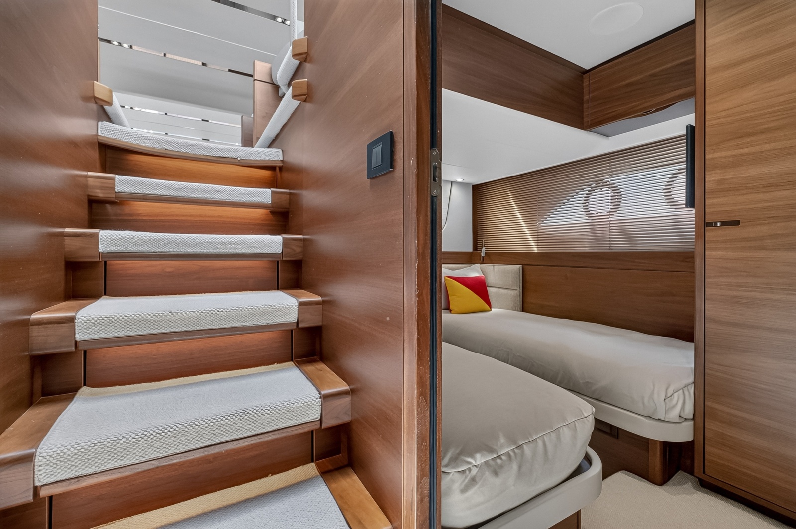 2021 Princess F70