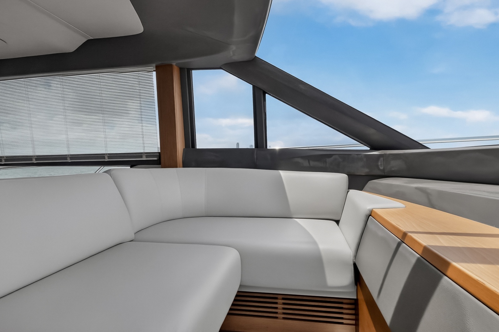 2021 Princess F70