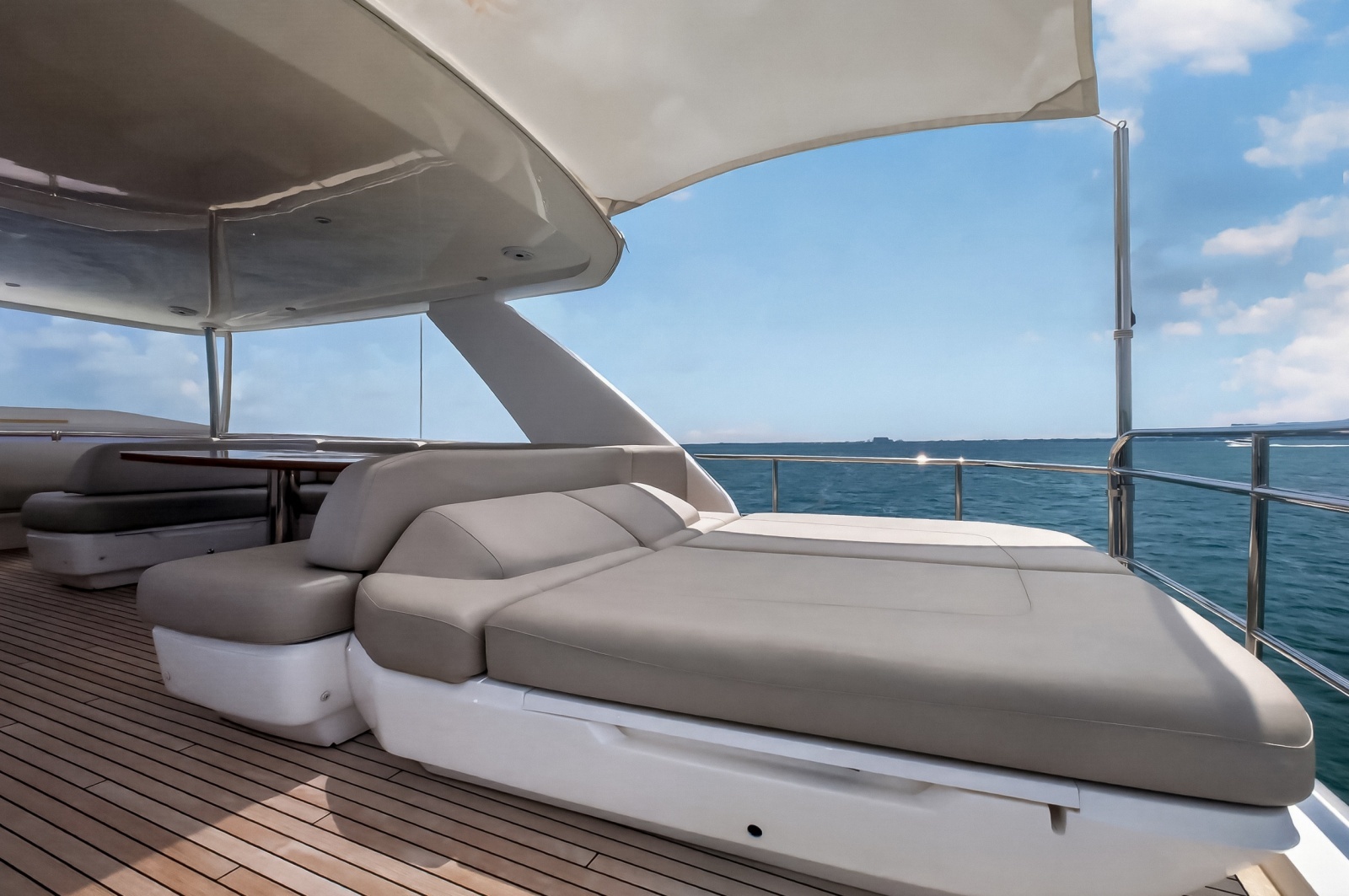 2021 Princess F70