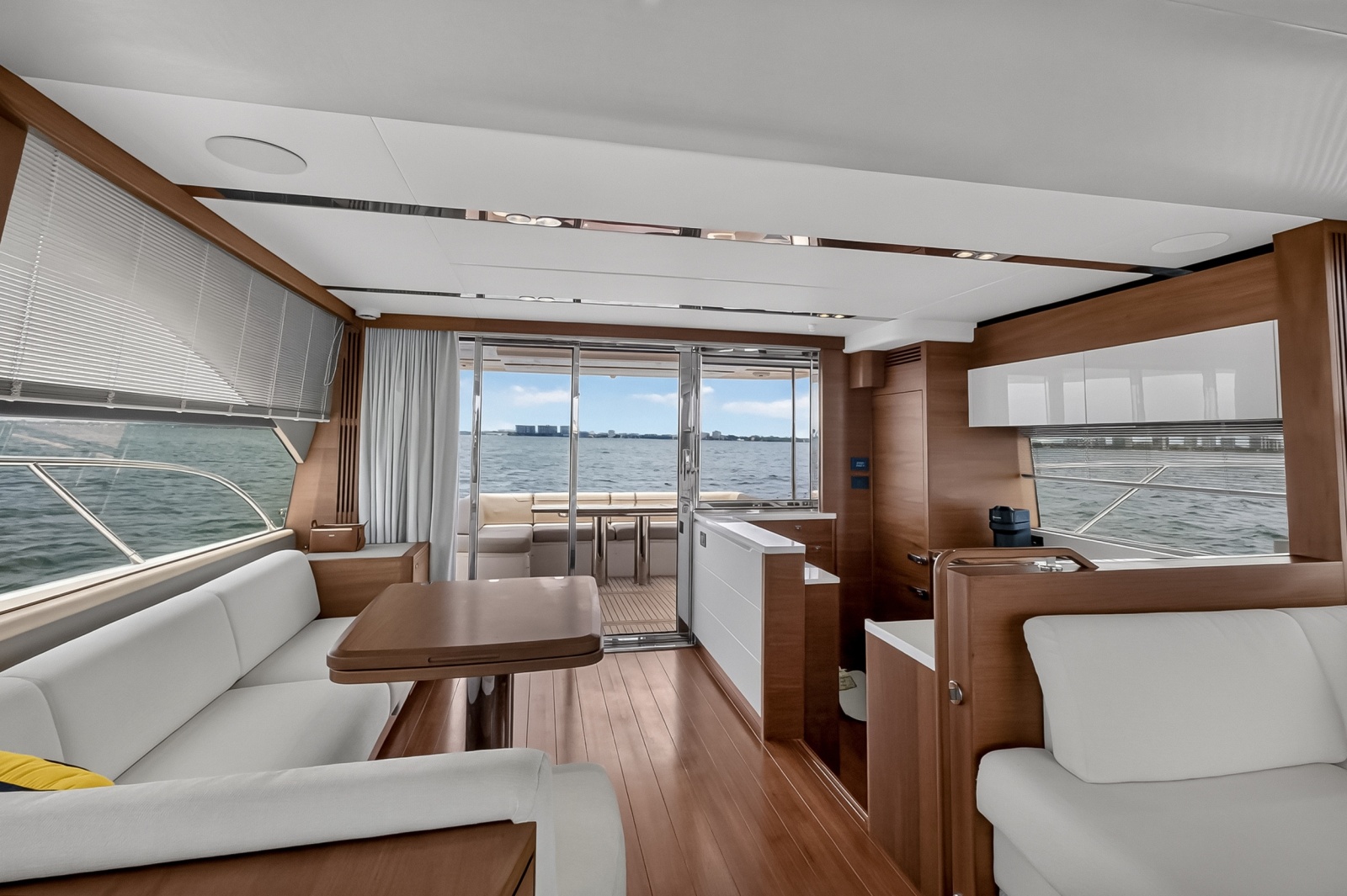 2021 Princess F70