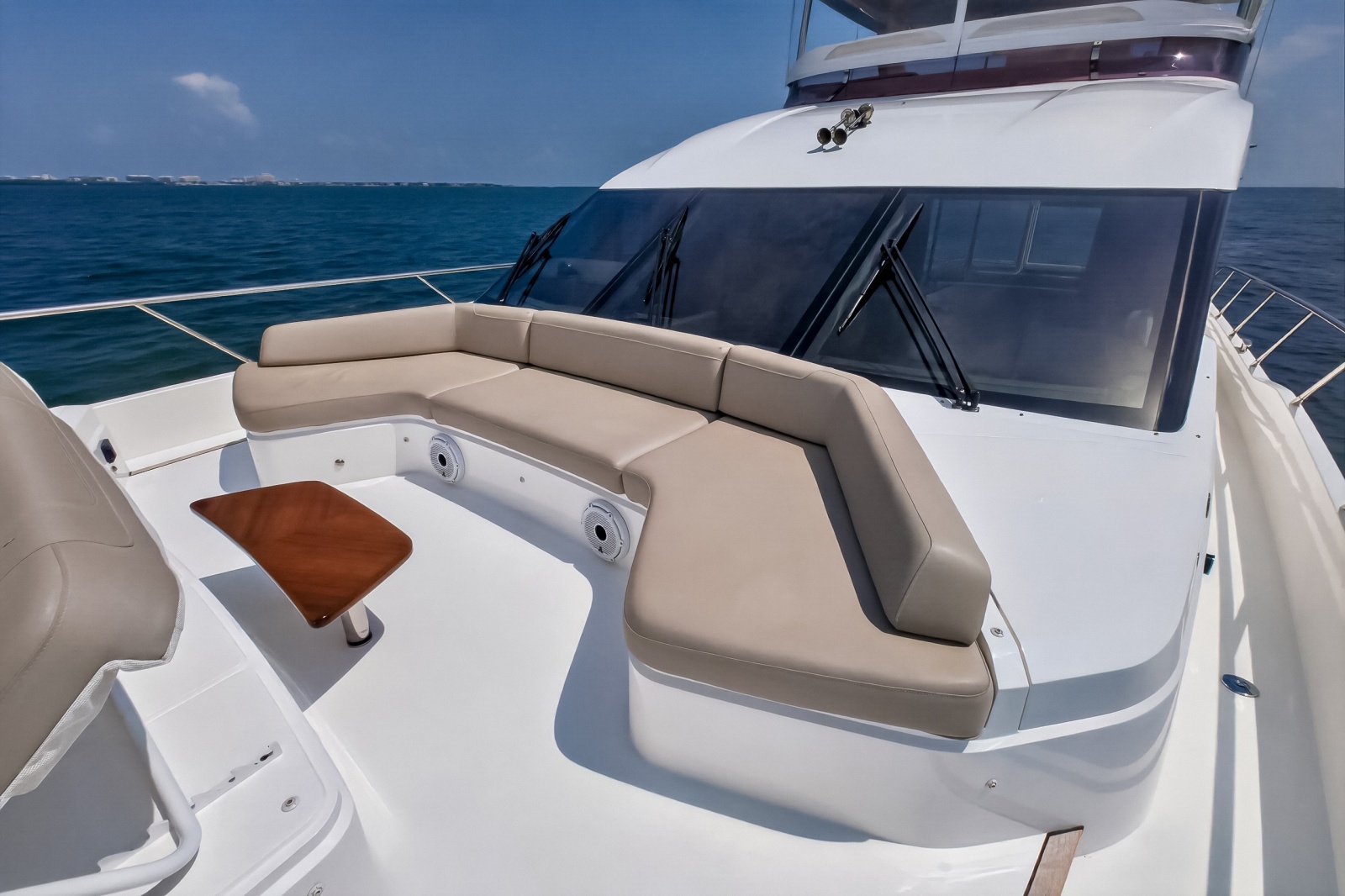 2021 Princess F70