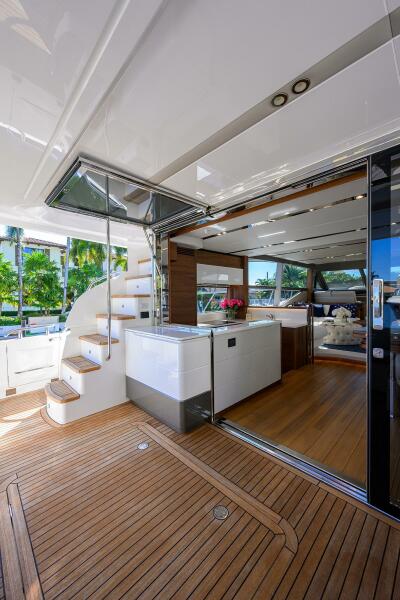2021 Princess F70