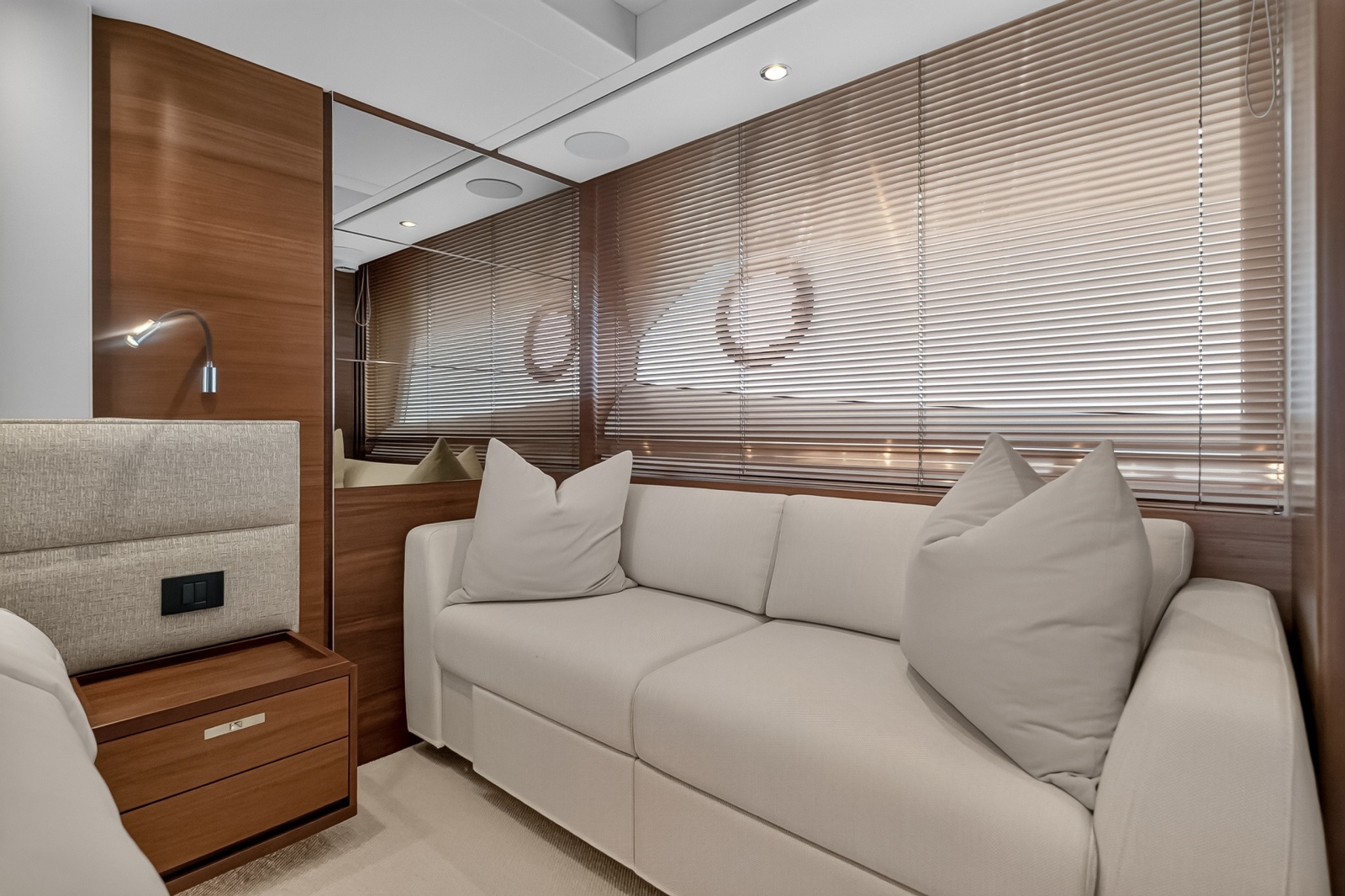 2021 Princess F70