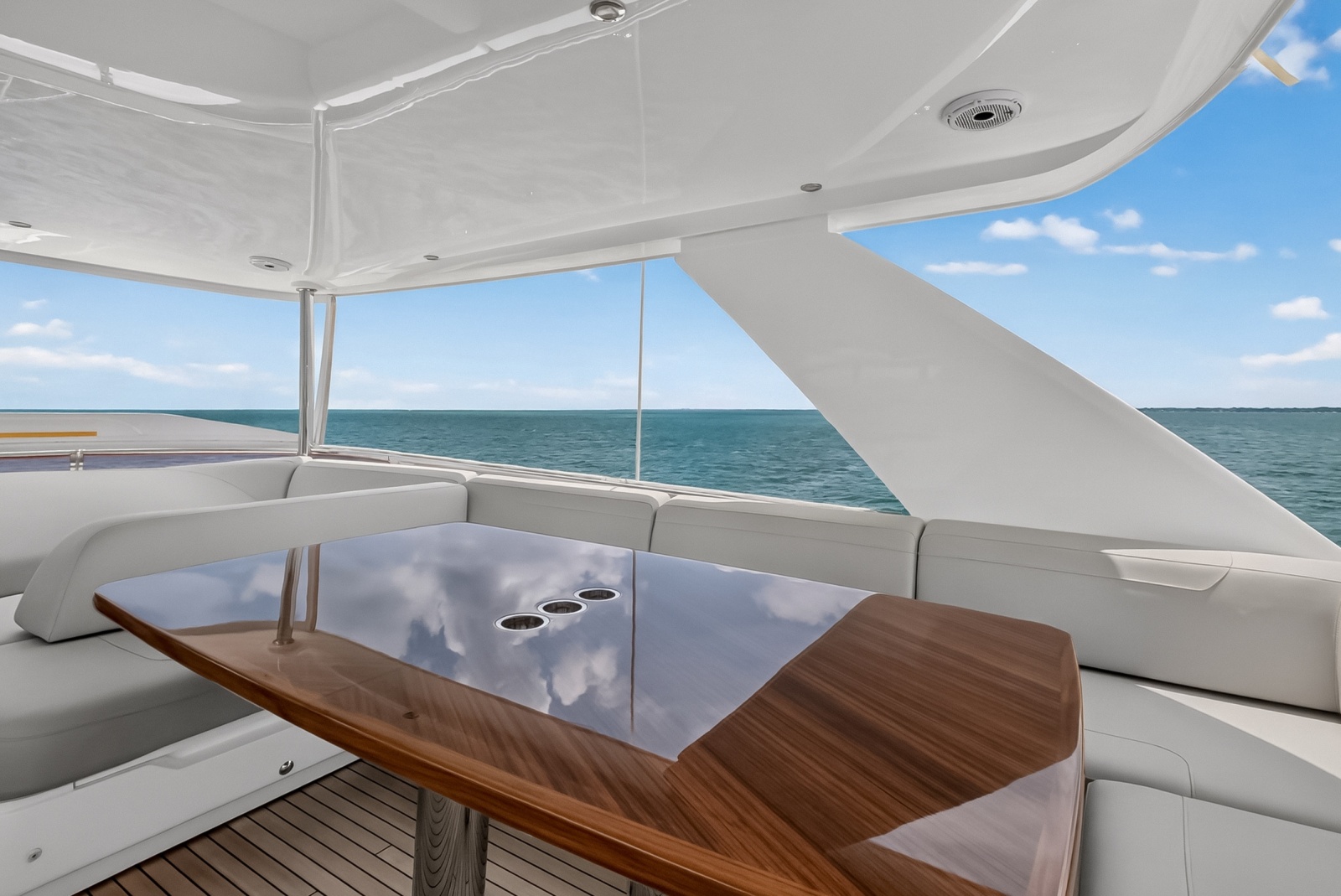 2021 Princess F70