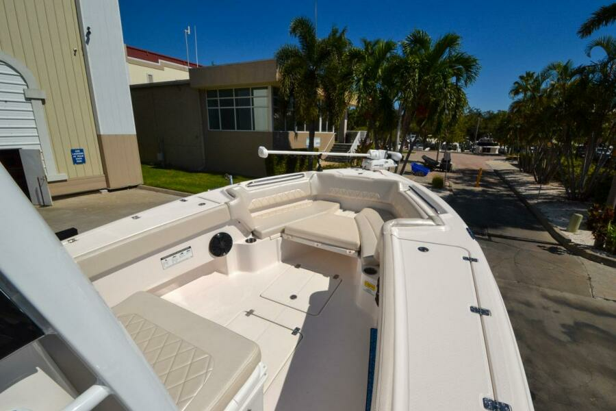 2021 Blue Wave 2800 Makaira