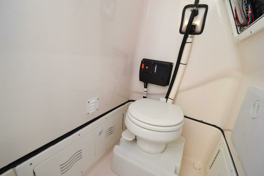 2021 Blue Wave 2800 Makaira