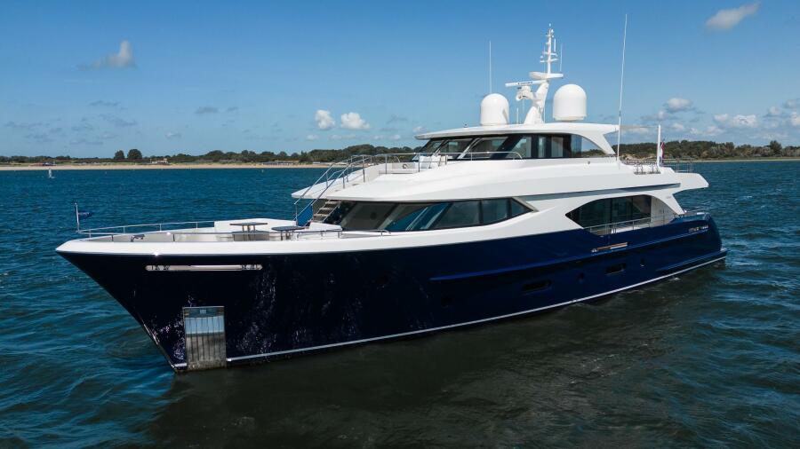 110 Mustique