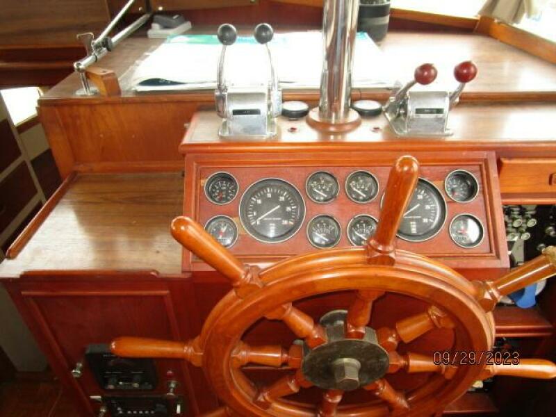 36' Grand Banks lower helm2