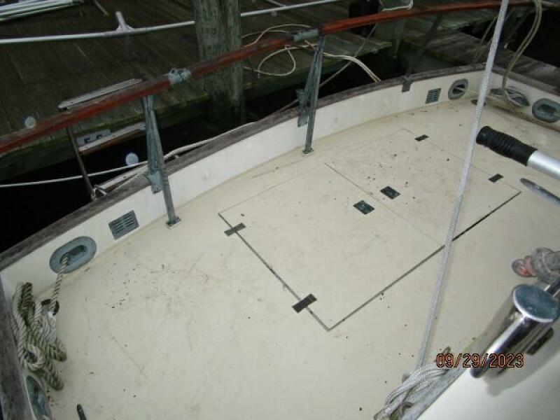 36' Grand Banks aftdeck2