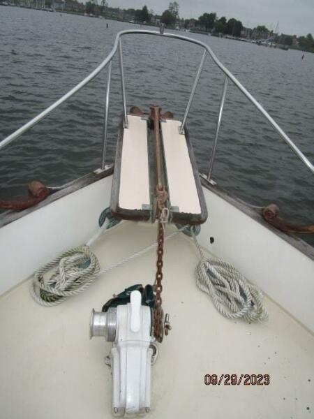 36' Grand Banks anchor windlass