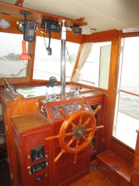 36' Grand Banks lower helm1
