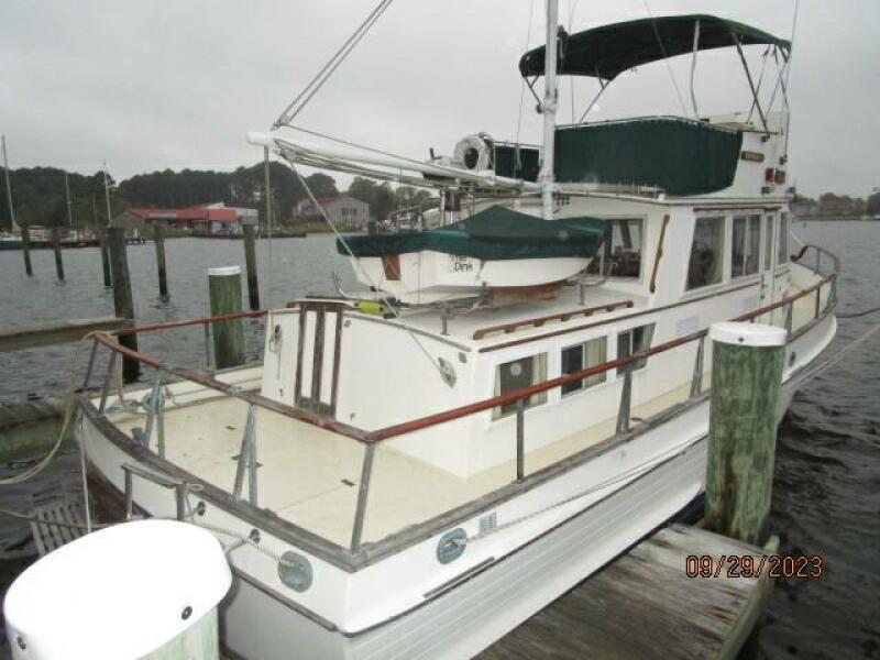 36' Grand Banks starboard aft profile2