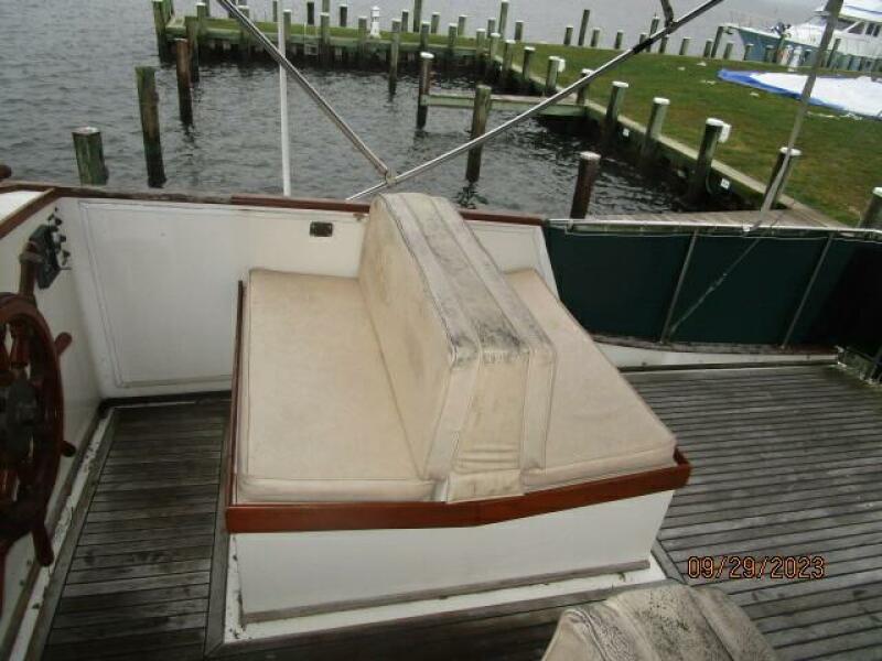 36' Grand Banks flybridge starboard
