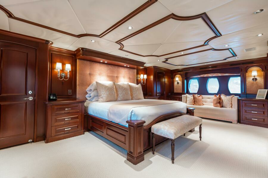 150' Trinity 2002 BOUCHON Owner's Suite_2