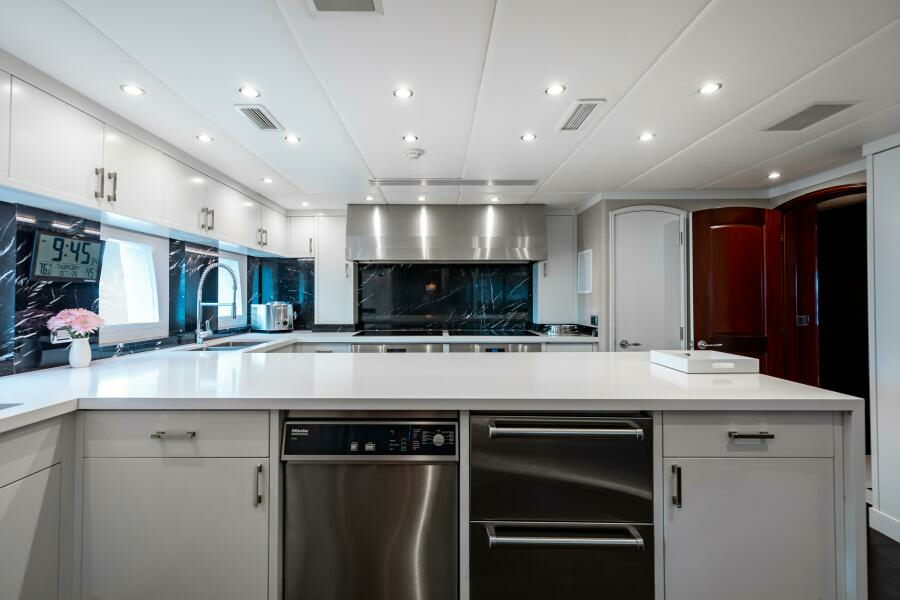 150' Trinity 2002 BOUCHON Galley