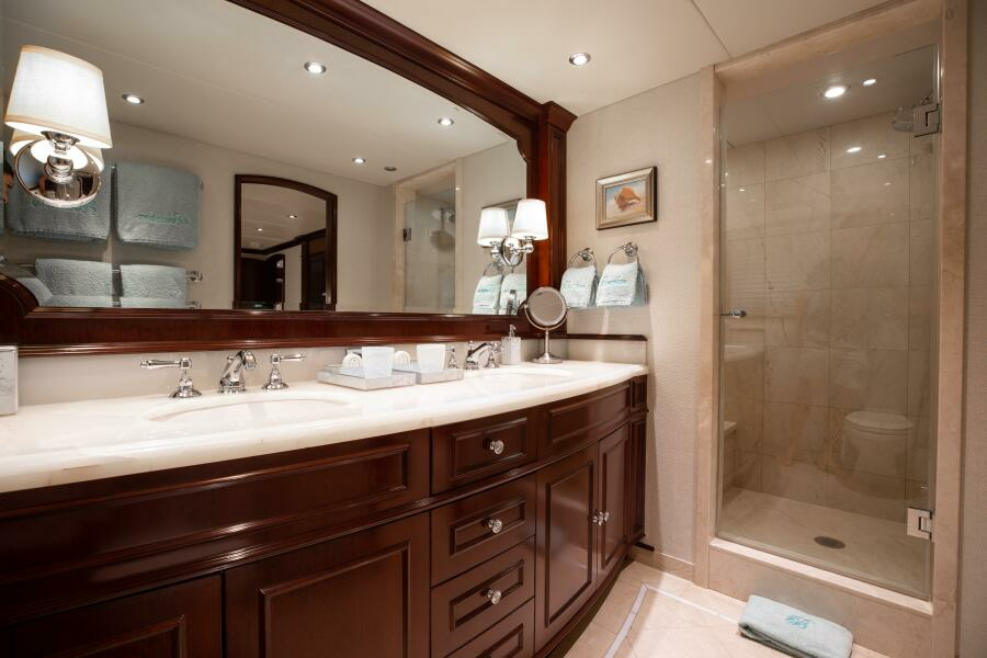 150' Trinity 2002 BOUCHON Guest Ensuite - Starboard Aft