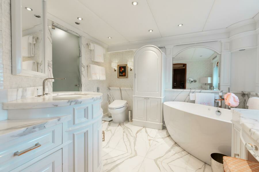 150' Trinity 2002 BOUCHON Owner's Suite_3