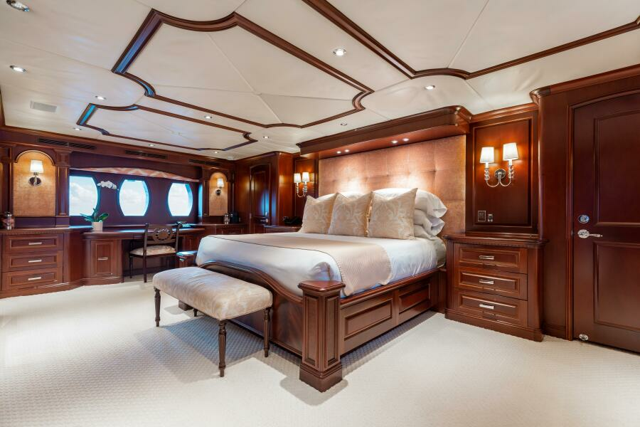150' Trinity 2002 BOUCHON Owner's Suite_1
