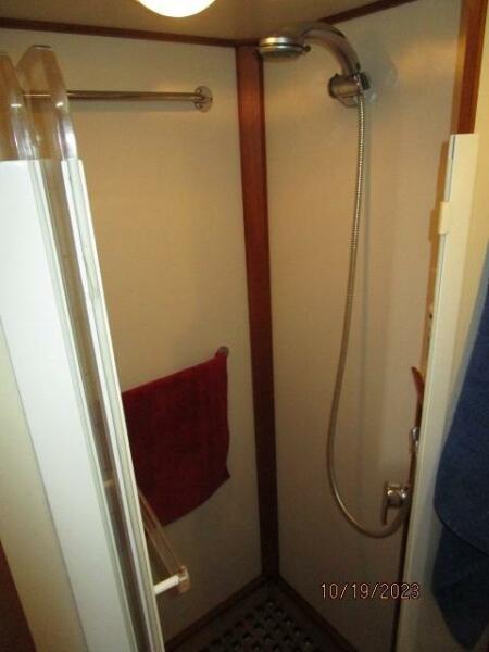 49' Gand Banks master stateroom shower