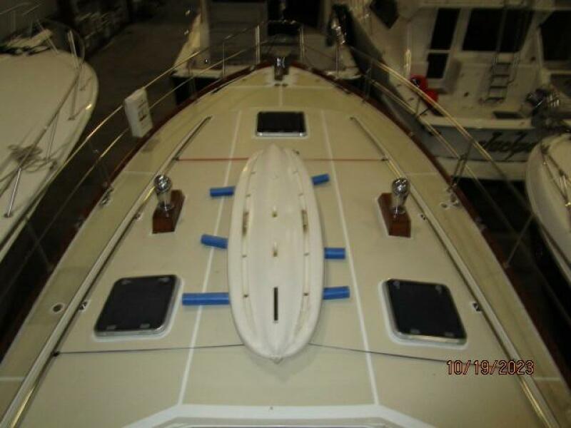 49' Grand Banks foredeck