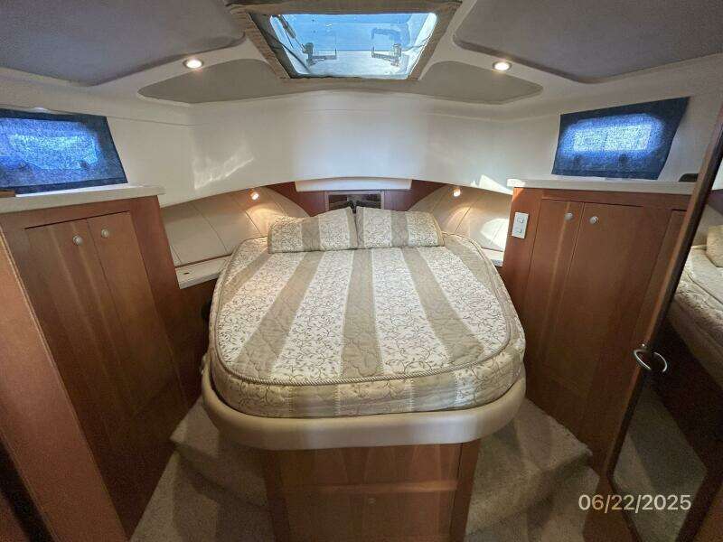 39' Mainship master stateroom