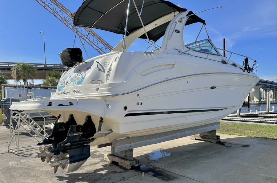 The Real McCoy 30ft Sea Ray Yacht For Sale