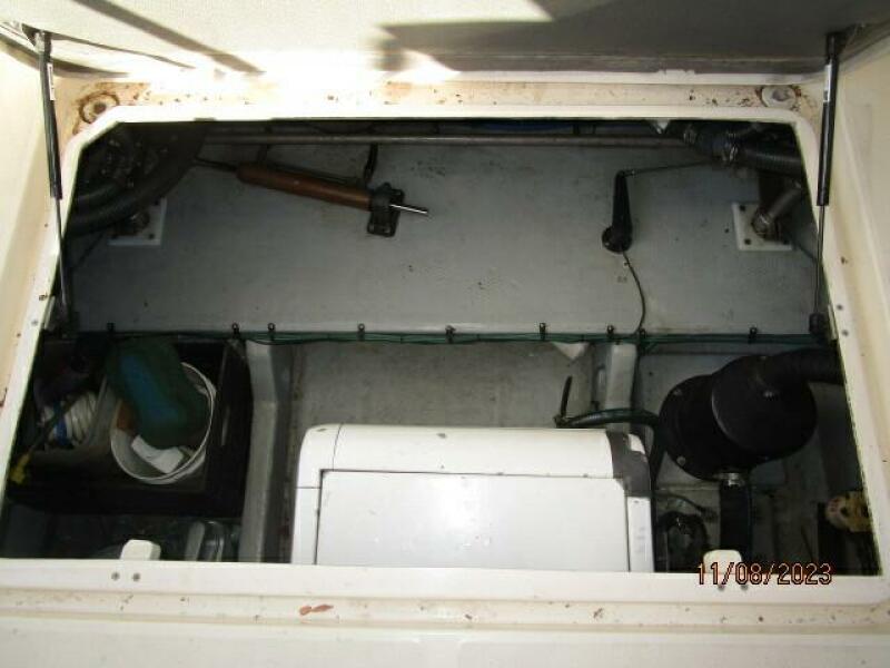 40' Mainship lazarette access