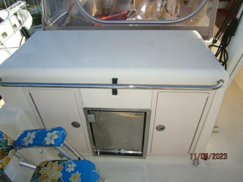 40' Mainship sundeck Summer Kitchen1