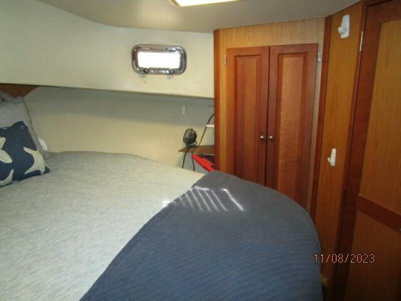40' Mainship master satteroom starboard