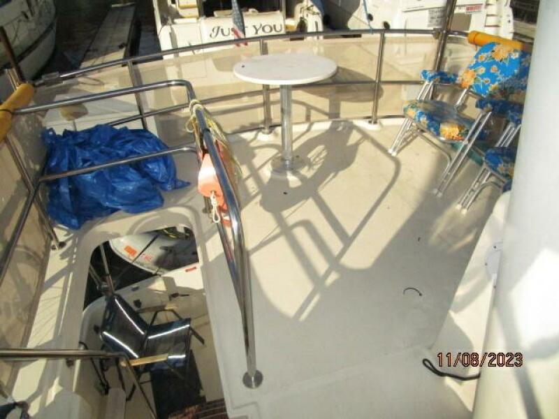 40' Mainship sundeck aft