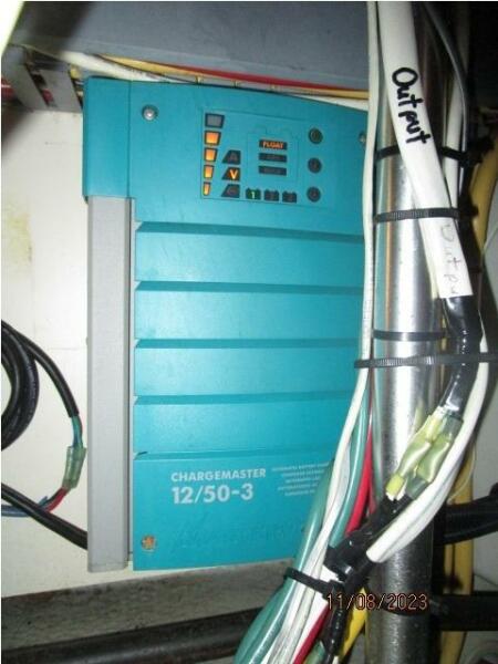40' Mainship battery charger