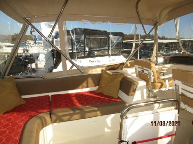 40' Mainship flybridge port