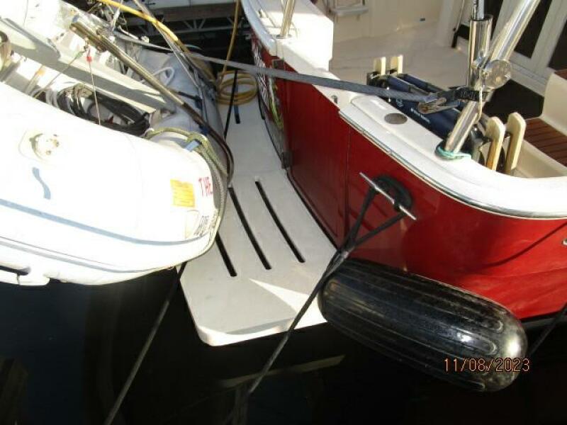 40' Mainship swimplatform